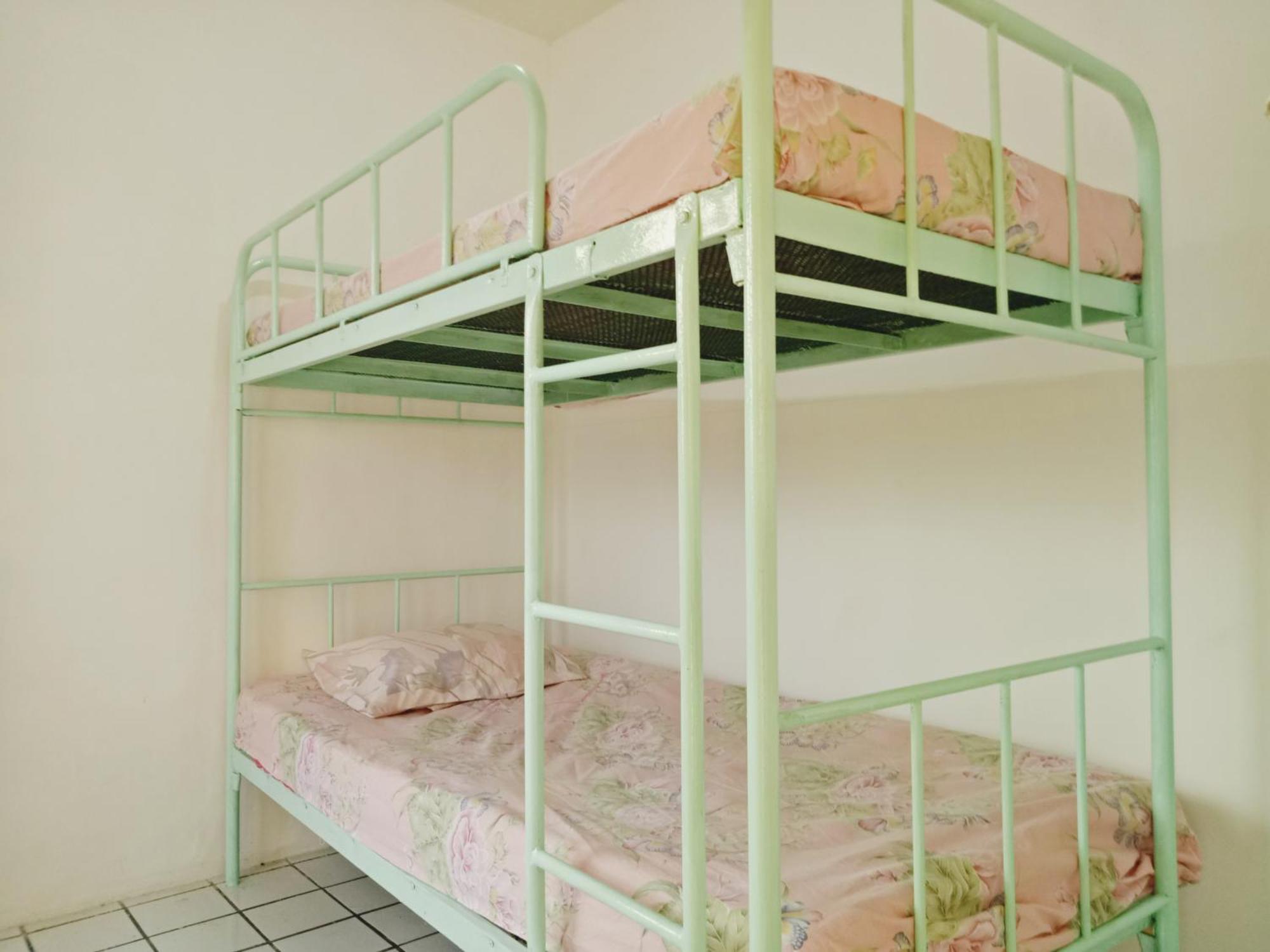 マラン Griya Backpacker Pak Yon Bed & Breakfast エクステリア 写真