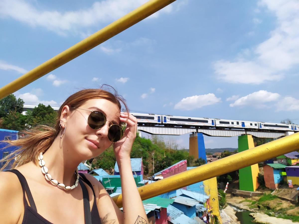 マラン Griya Backpacker Pak Yon Bed & Breakfast エクステリア 写真