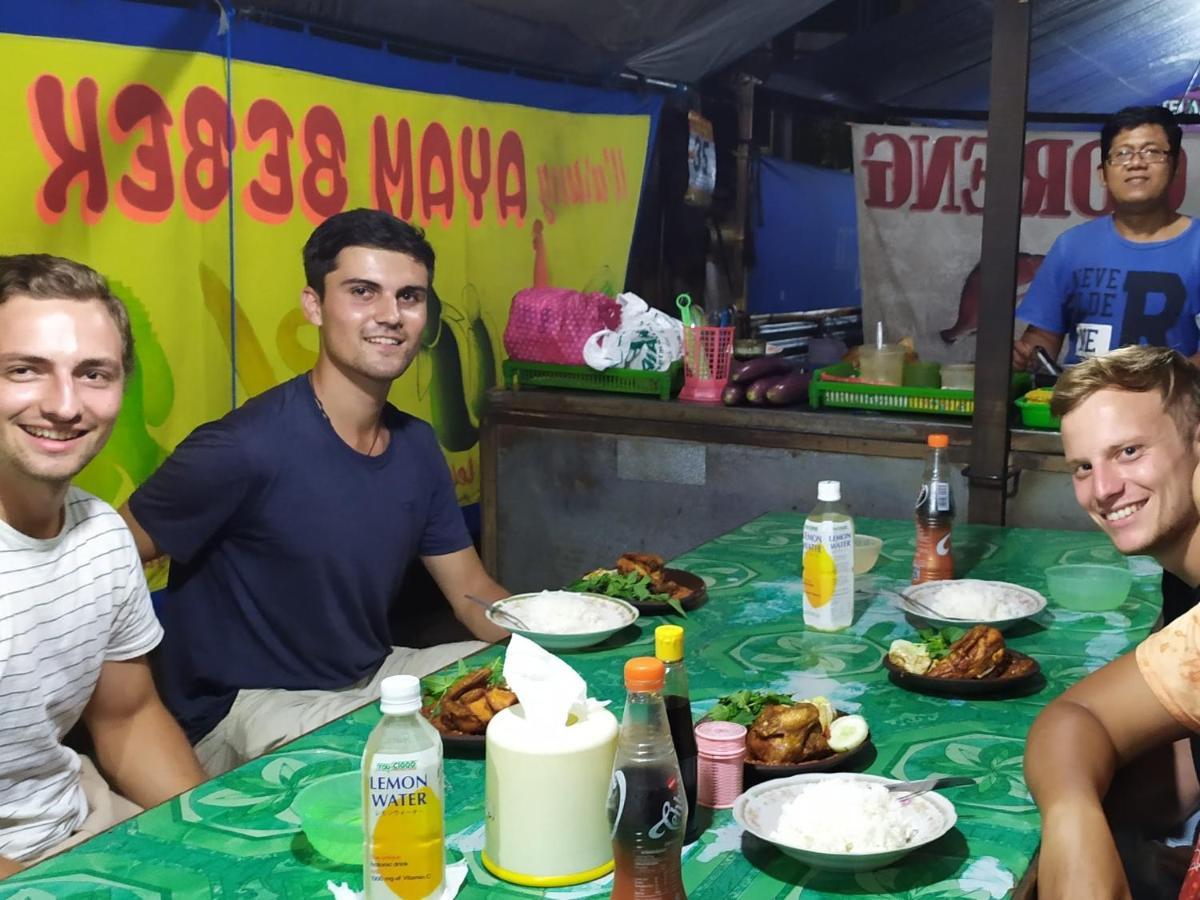 マラン Griya Backpacker Pak Yon Bed & Breakfast エクステリア 写真