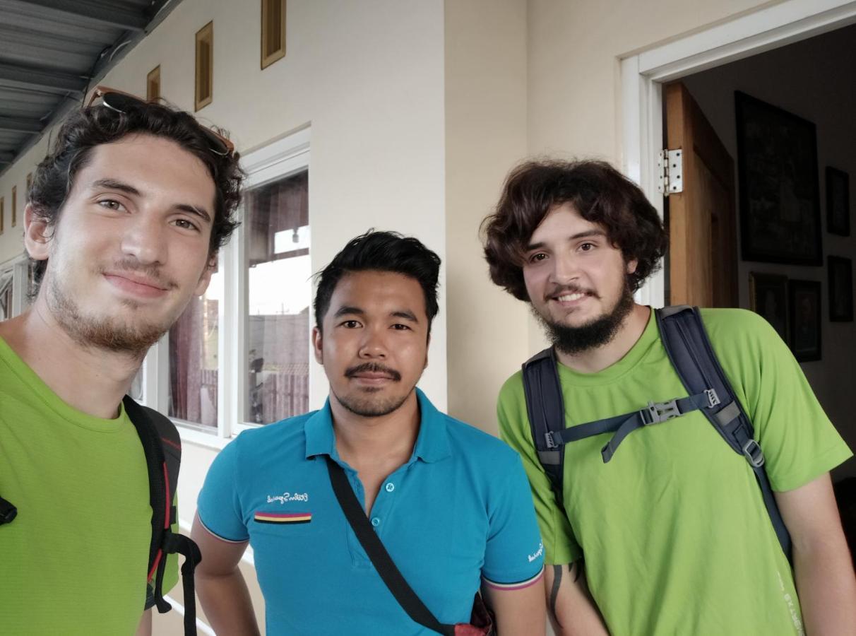 マラン Griya Backpacker Pak Yon Bed & Breakfast エクステリア 写真