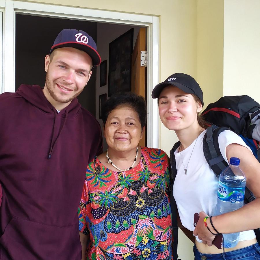 マラン Griya Backpacker Pak Yon Bed & Breakfast エクステリア 写真
