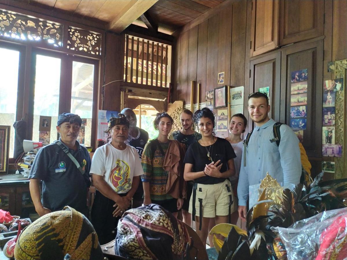 マラン Griya Backpacker Pak Yon Bed & Breakfast エクステリア 写真