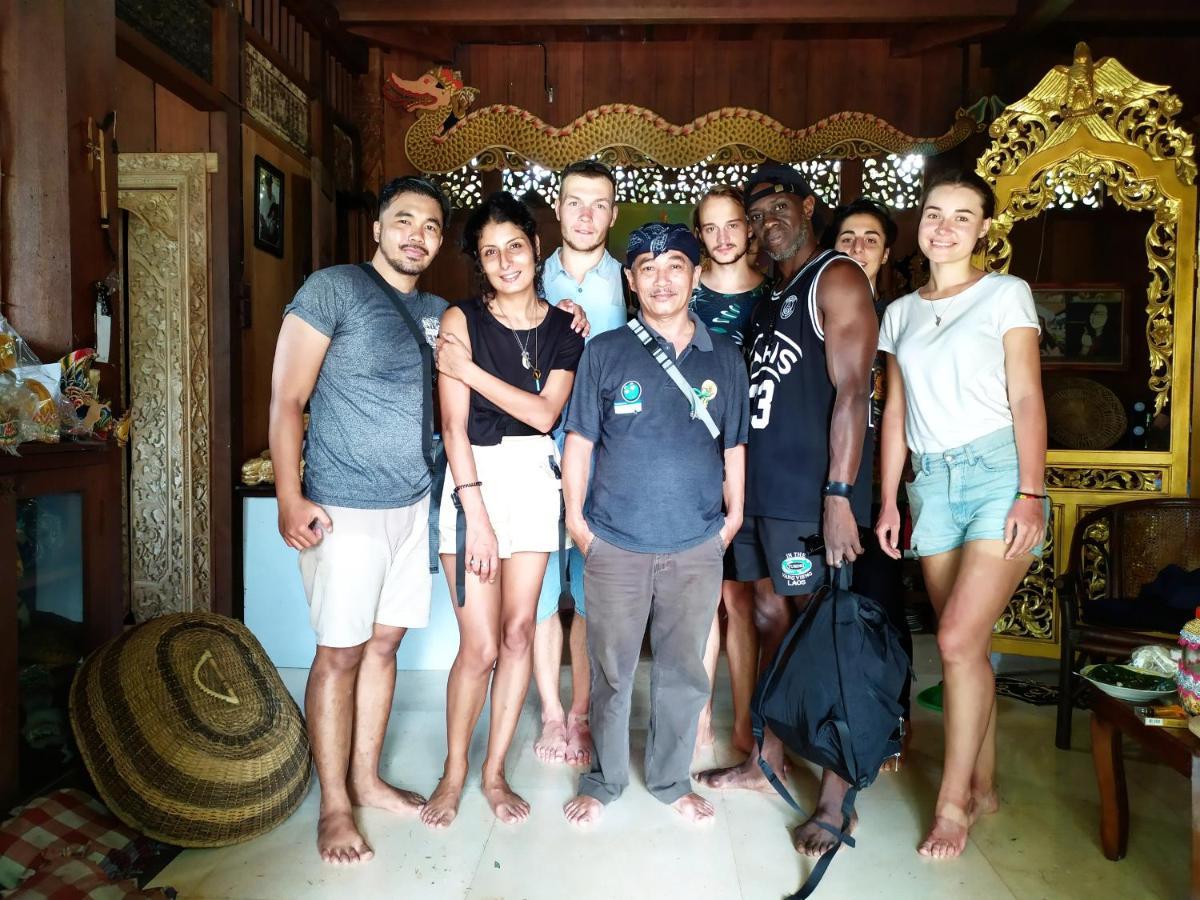 マラン Griya Backpacker Pak Yon Bed & Breakfast エクステリア 写真