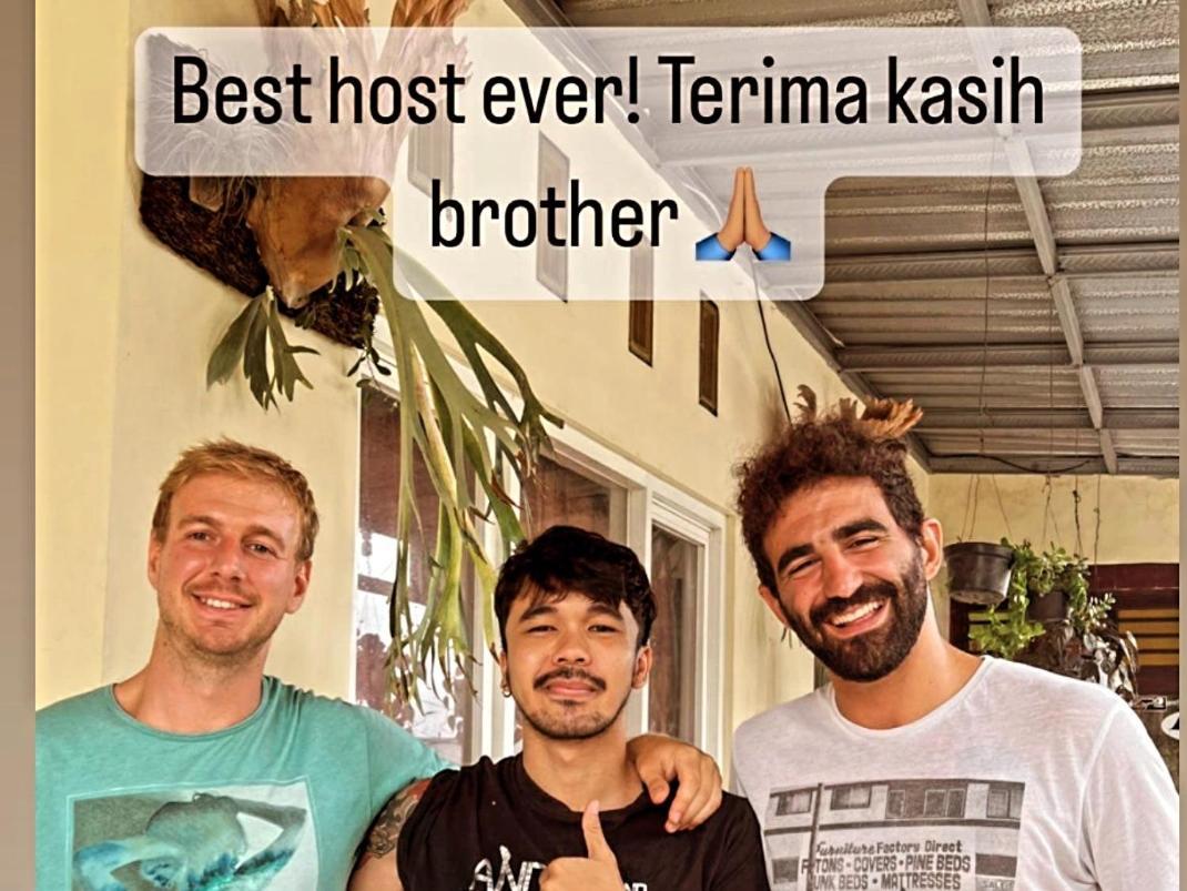 マラン Griya Backpacker Pak Yon Bed & Breakfast エクステリア 写真